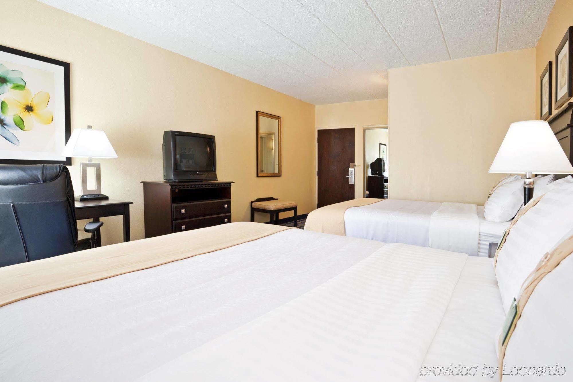 Holiday Inn Columbus North I-270 Worthington Номер фото