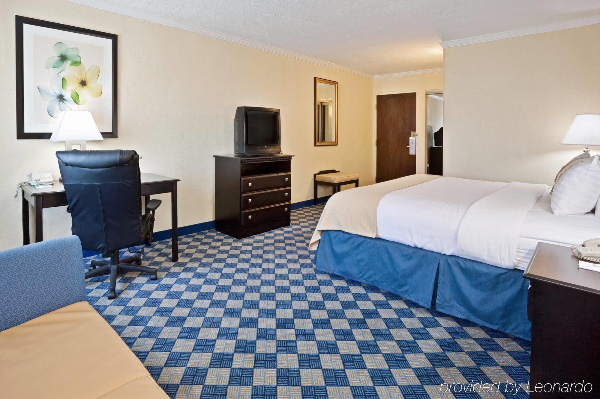 Holiday Inn Columbus North I-270 Worthington Номер фото