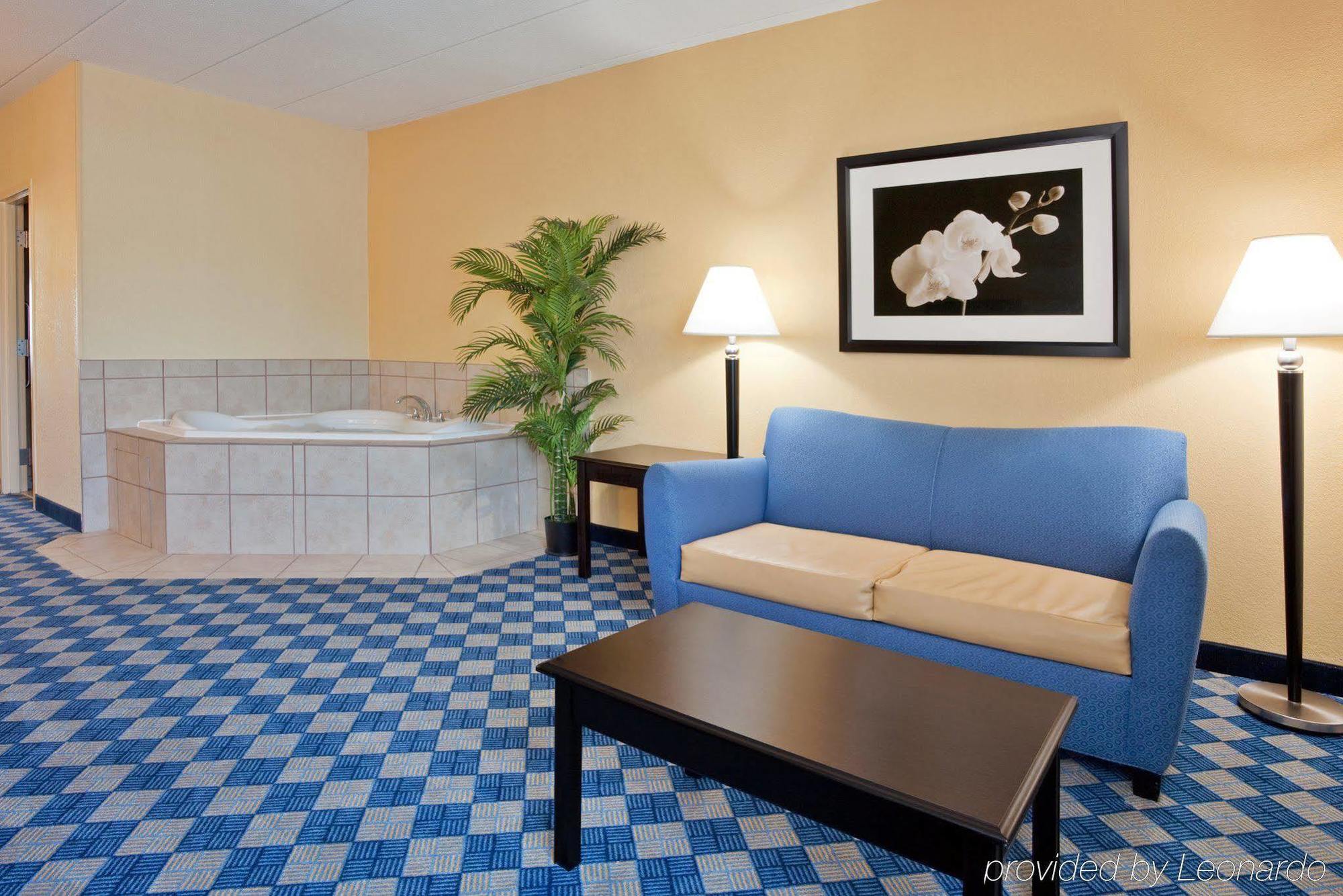 Holiday Inn Columbus North I-270 Worthington Экстерьер фото
